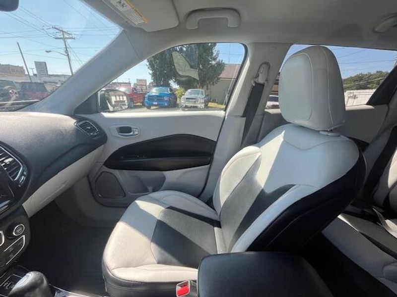 Used 2020 Jeep Compass Image 5