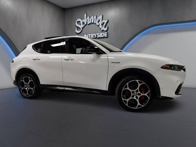 Used 2024 Alfa Romeo Tonale Veloce Premium eAWD w/SunroofImage 3
