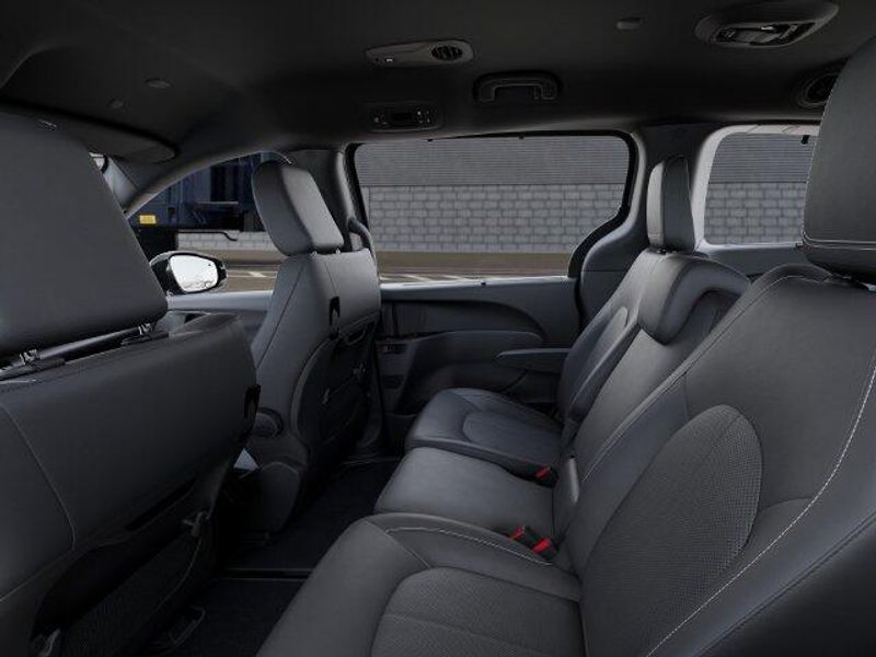 New 2027 Chrysler Pacifica SelectImage 23