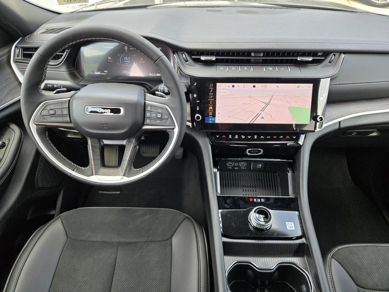 New 2026 Jeep Grand Cherokee Laredo Altitude 4x2