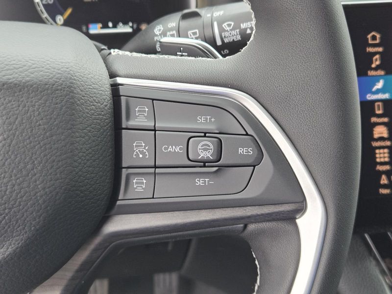 New 2026 Jeep Grand Cherokee Laredo Altitude 4x4
