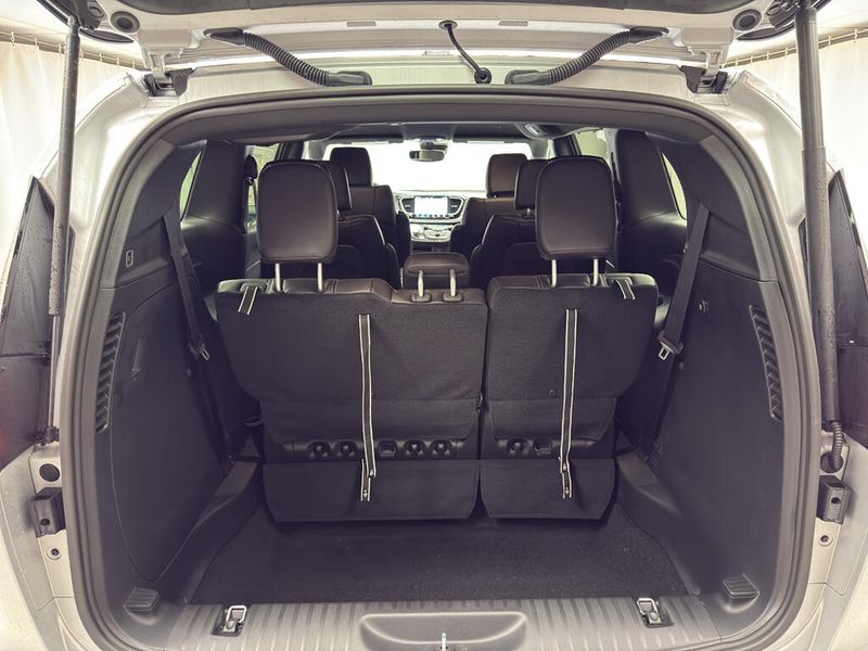 New 2026 Chrysler Pacifica Select AwdImage 16