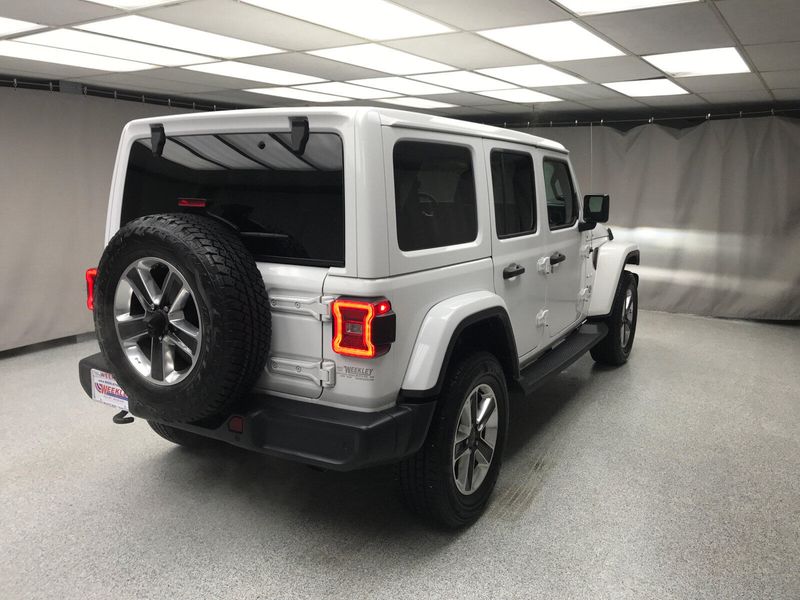 2019 Jeep Wrangler Unlimited SaharaImage 16