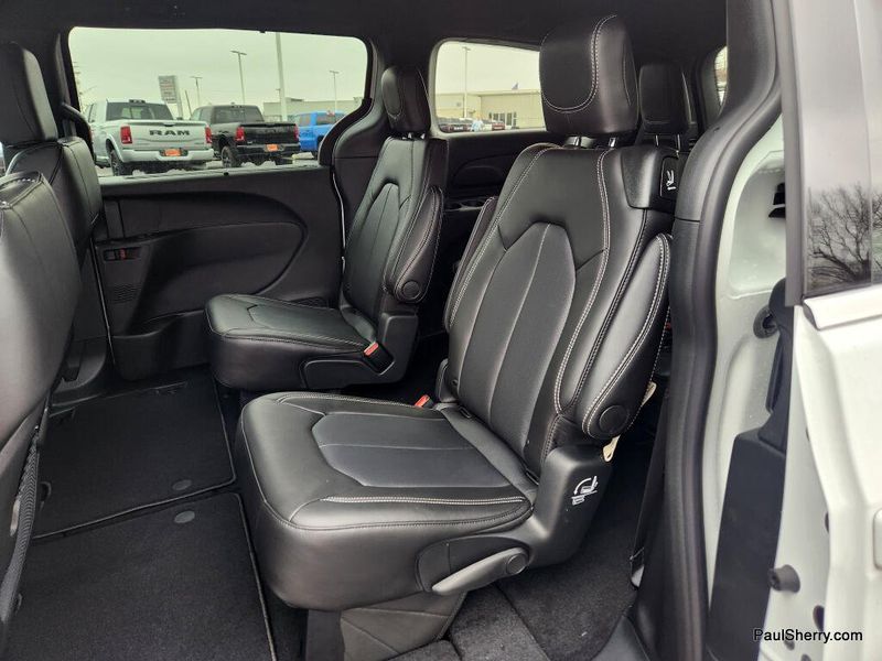 New 2026 Chrysler Voyager Lx