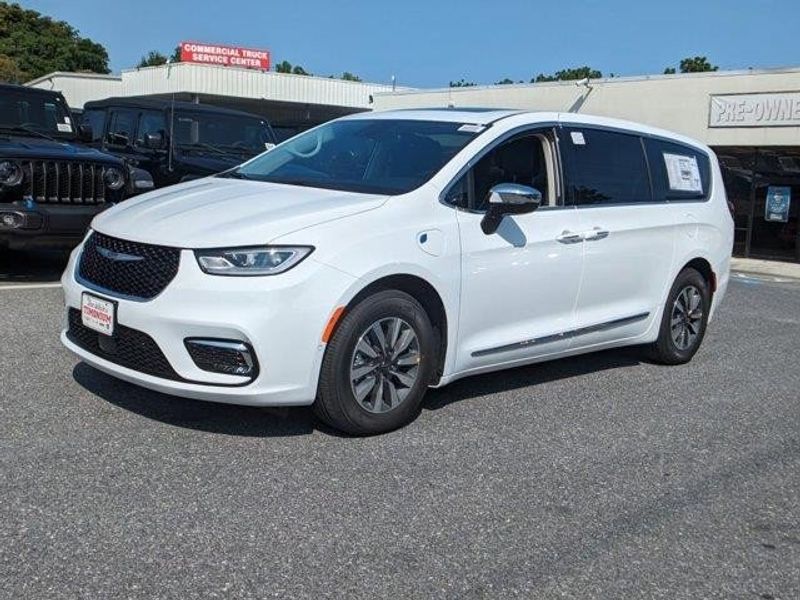 2023 Chrysler Pacifica Plug-In Hybrid Limited