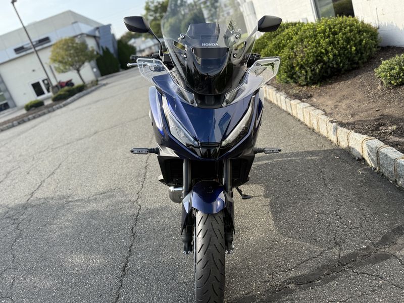 2025 Honda NT1100 DCTImage 4