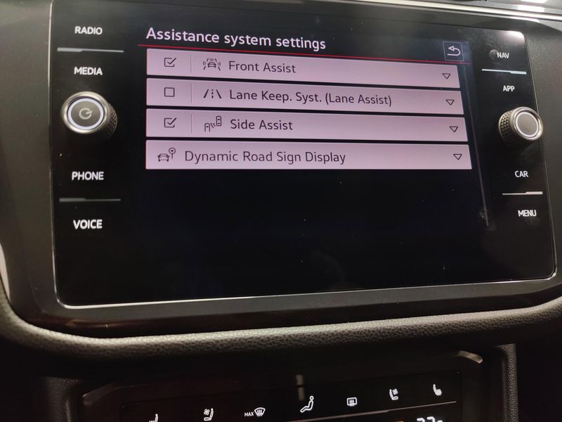 Used 2024 Volkswagen Tiguan AWD SEL R-Line w/Sunroof/NavImage 10