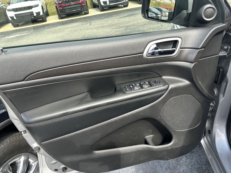2018 Jeep Grand Cherokee Altitude photo 17