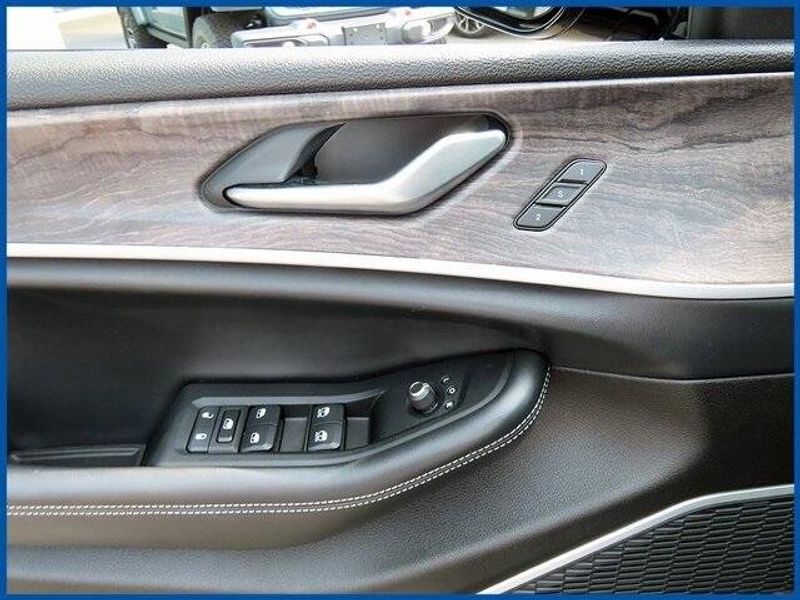 Used 2022 Jeep Grand Cherokee L LimitedImage 13