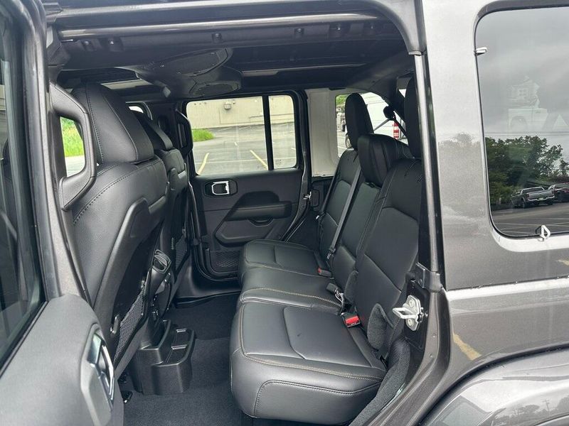 2025 Jeep Wrangler 4-door SaharaImage 13