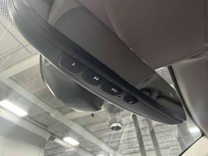 Used 2023 Volkswagen Taos SE w/SunroofImage 18