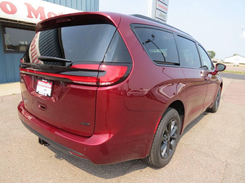 New 2021 Chrysler Pacifica Touring AWD 4dr Mini VanImage 8