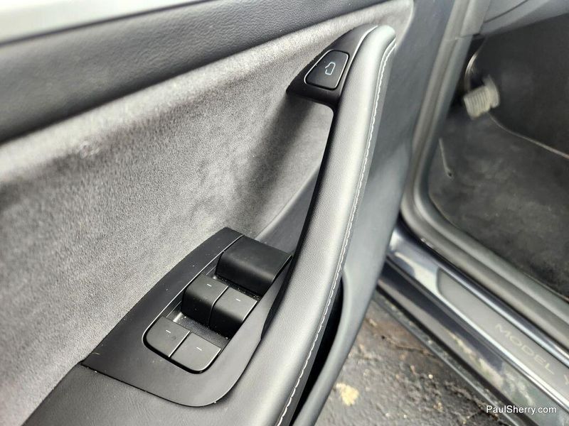 2024 Tesla Model Y Long RangeImage 28