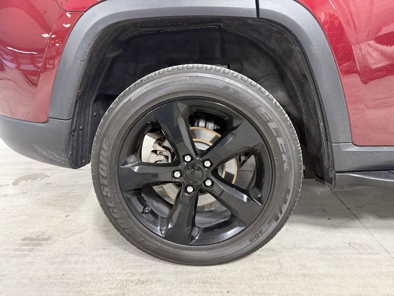 Used 2024 Jeep Grand Cherokee AltitudeImage 9