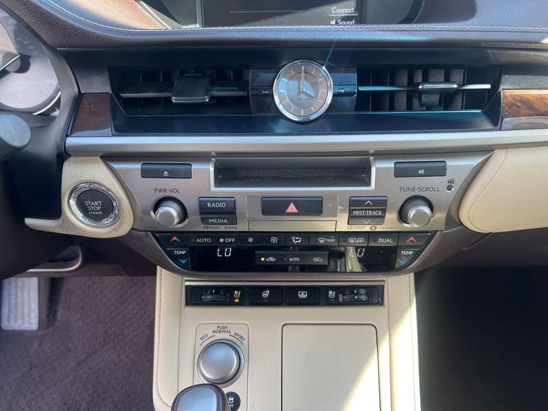 2017 Lexus ES 350Image 15