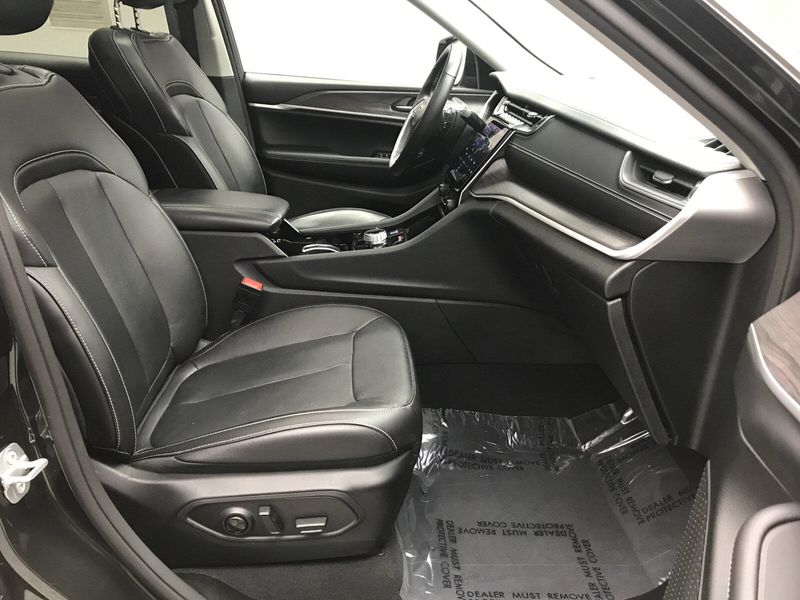 Used 2022 Jeep Grand Cherokee L LimitedImage 17
