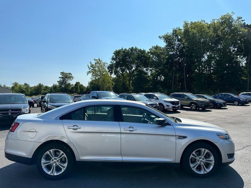 2019 Ford Taurus SEImage 10