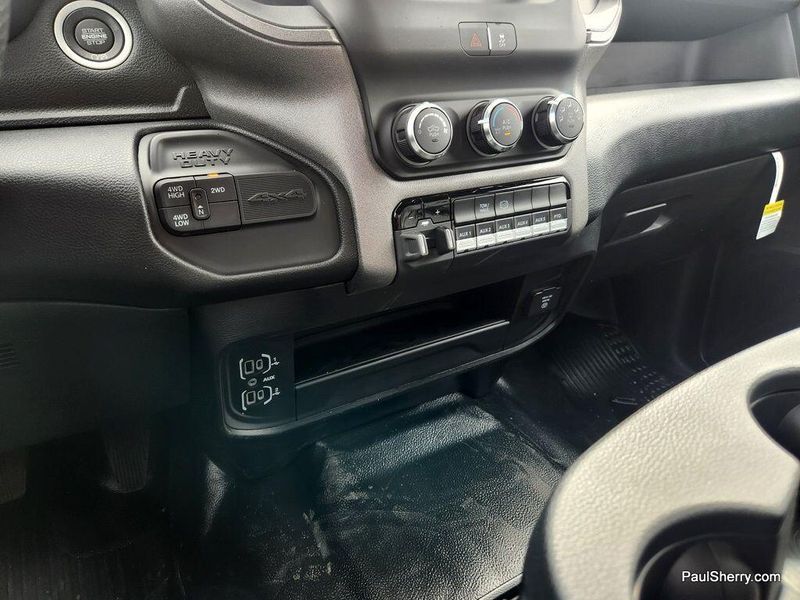 2024 RAM 5500 Tradesman Chassis Crew Cab 4x4 84