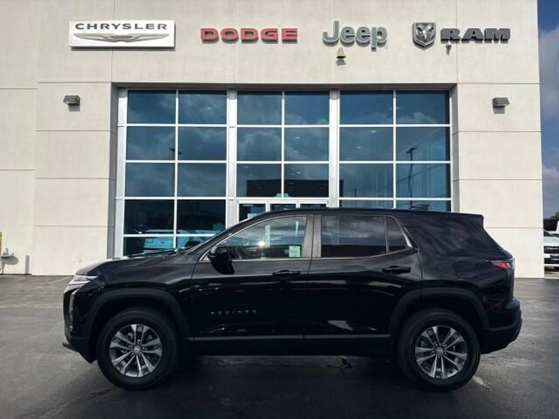 2025 Chevrolet Equinox LT photo 4