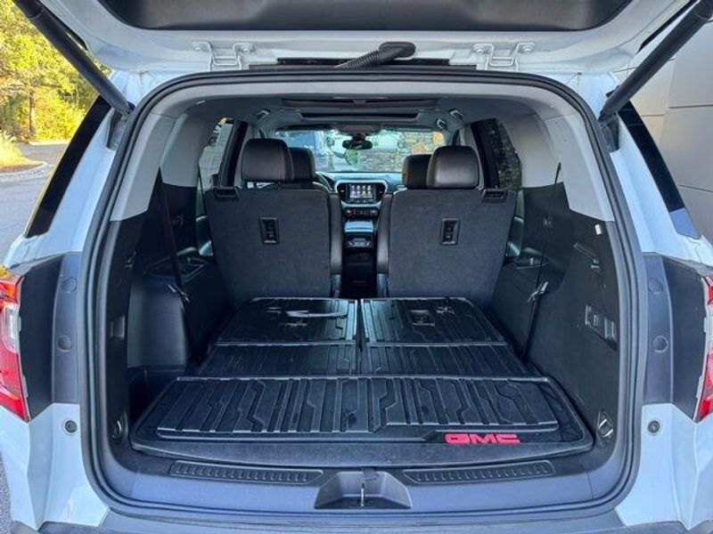 Used 2023 GMC Acadia SLT