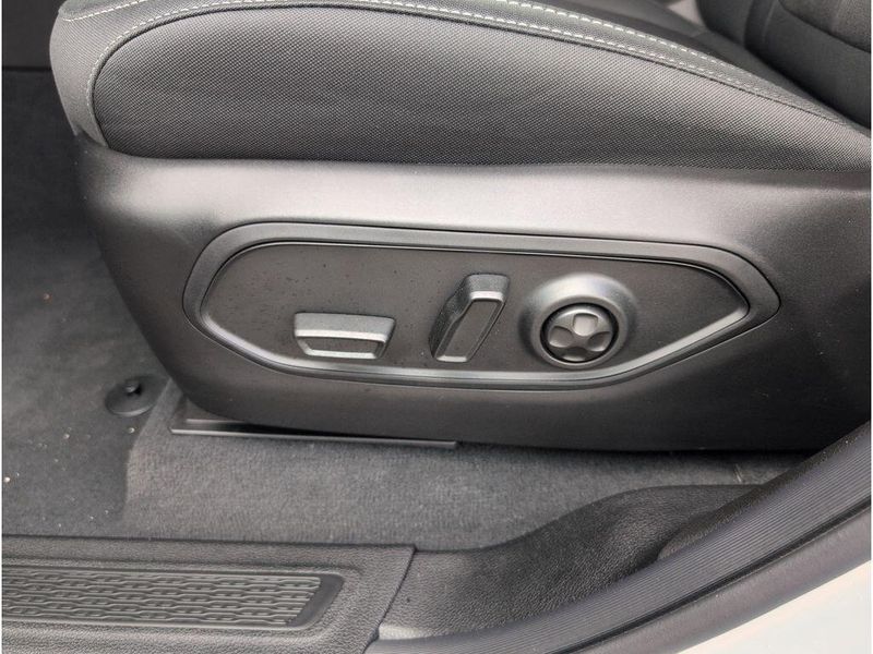 New 2025 Jeep Grand Cherokee Laredo X 4x2Image 11