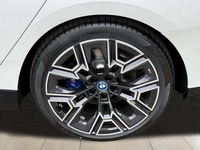 2025 BMW i5 eDrive40Image 17