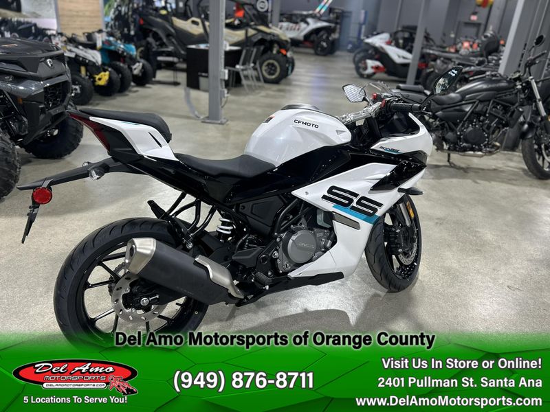 2025 CFMOTO 300SS Image 6