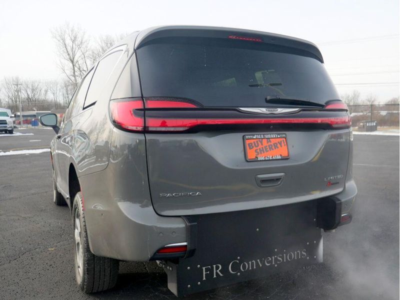 2022 Chrysler Pacifica Touring LImage 13