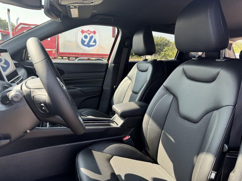 2024 Jeep Compass LatitudeImage 11