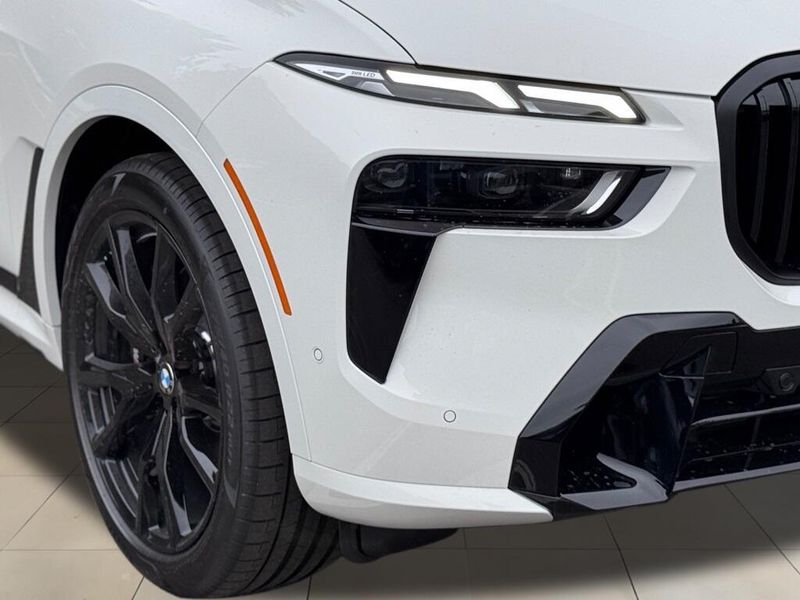2025 BMW X7 M60iImage 11