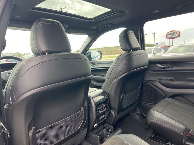 2025 Jeep Grand Cherokee L Altitude X 4x4