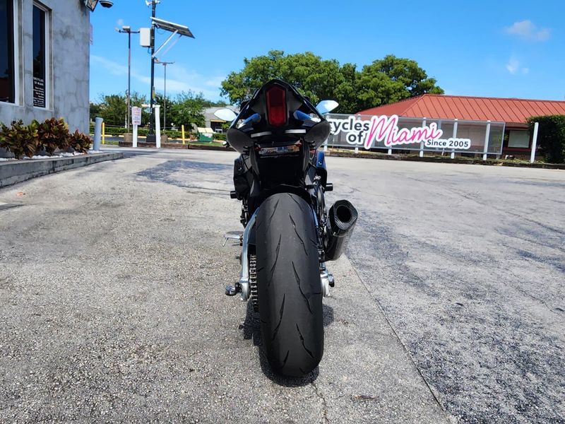 Used 2021 Yamaha YZF-R1M Image 8