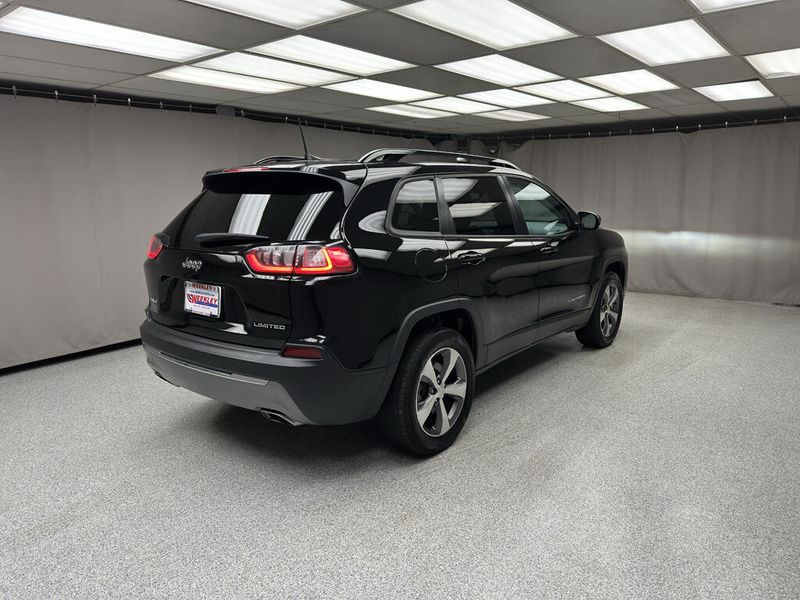 Used 2022 Jeep Cherokee LimitedImage 4