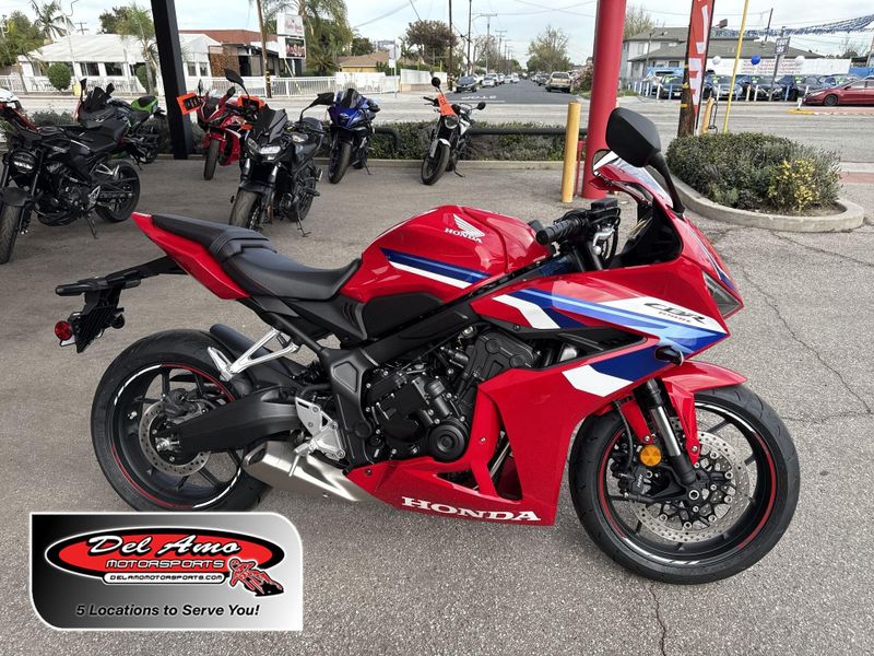 New 2026 Honda CBR650R E-CLUTCH Image 1