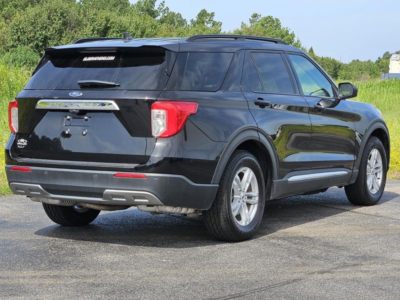 2023 Ford Explorer XLTImage 4