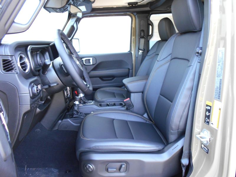 2025 Jeep Gladiator High Tide 4x4Image 6