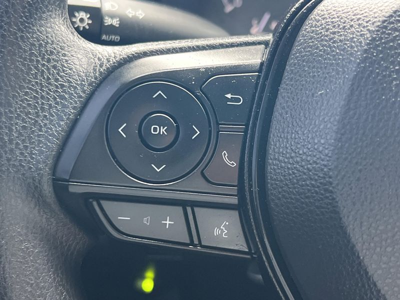 Used 2022 Toyota Corolla LEImage 7