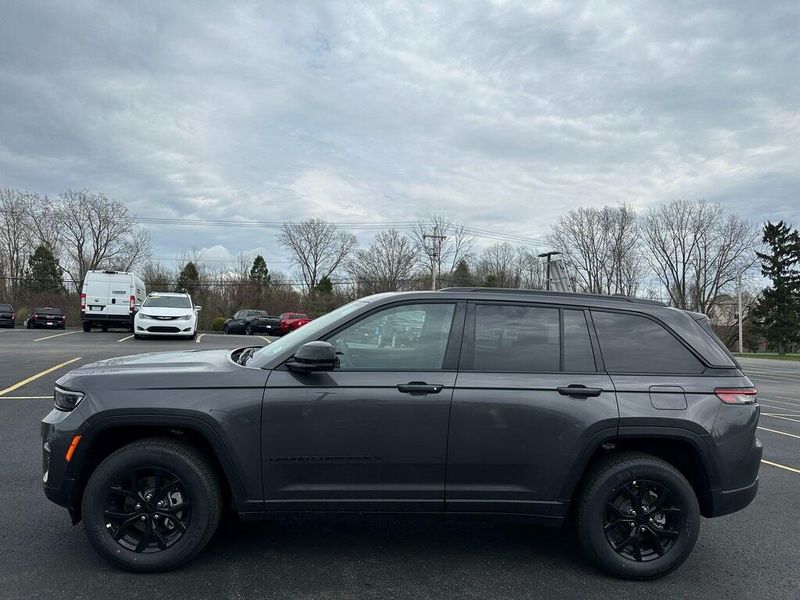 2025 Jeep Grand Cherokee Altitude X 4x4Image 4