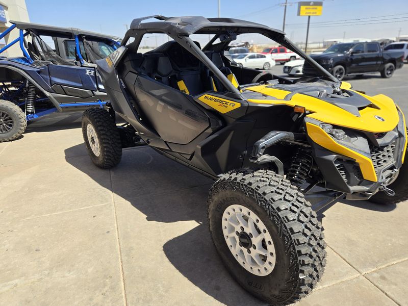 2025 Can-Am MAVERICK R X RS 999T DCT CARBON BLACK AND NEO YELLOWImage 2