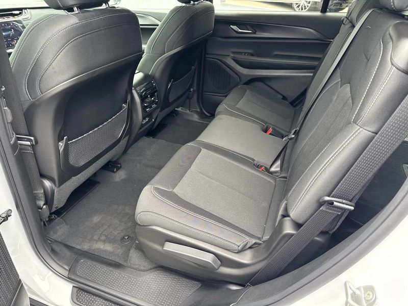 New 2026 Jeep Grand Cherokee L Laredo 4x2