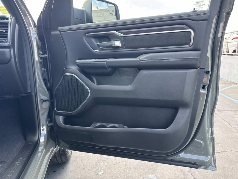 New 2026 RAM 1500 Laramie Crew Cab 4x2 5'7' Box