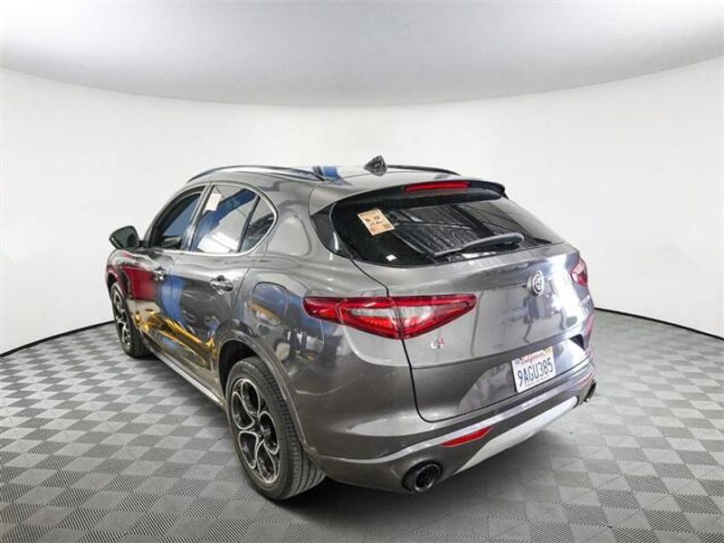 2022 Alfa Romeo Stelvio TiImage 6