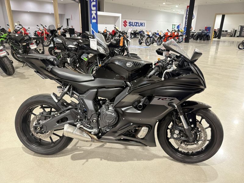 Used 2025 Yamaha YZF-R7 CA Image 18