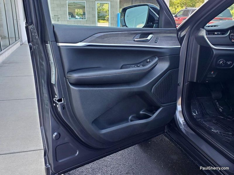 New 2025 Jeep Grand Cherokee Limited 4x4Image 19