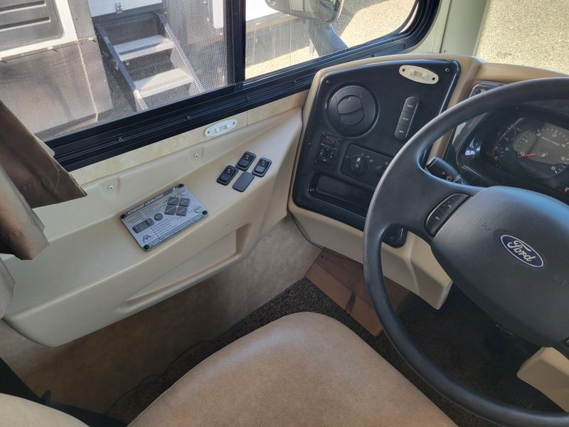 Used 2011 COACHMAN BY FOREST R ENCOUNTER 37-TZ Image 8