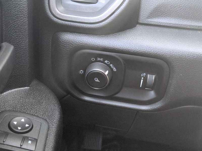 2022 RAM 2500 TradesmanImage 29