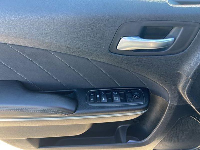 2022 Dodge Charger SXTImage 12