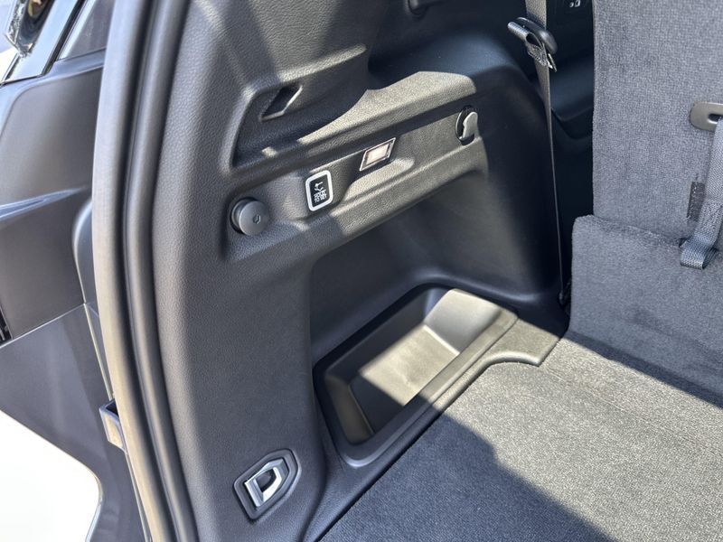 New 2025 Jeep Grand Cherokee L Limited 4x4Image 15