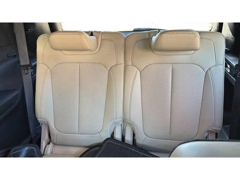 Used 2023 Jeep Grand Cherokee L LimitedImage 10