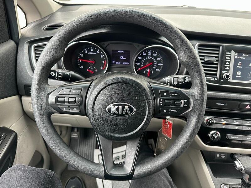 2021 Kia Sedona LXImage 2